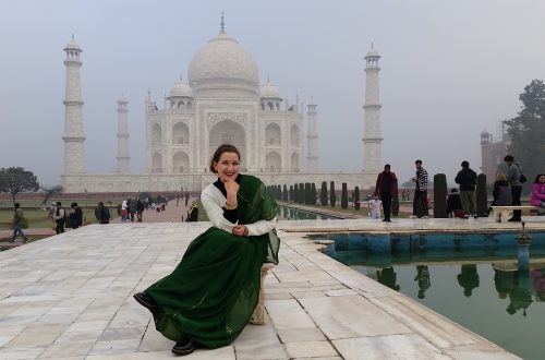 Taj Mahal visit with the fountain as a central piece sari India tourist